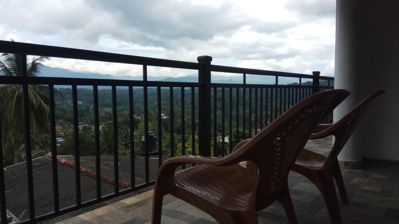Dreamscape Home Stay Канди Екстериор снимка