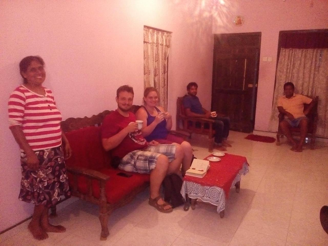 Dreamscape Home Stay Канди Екстериор снимка